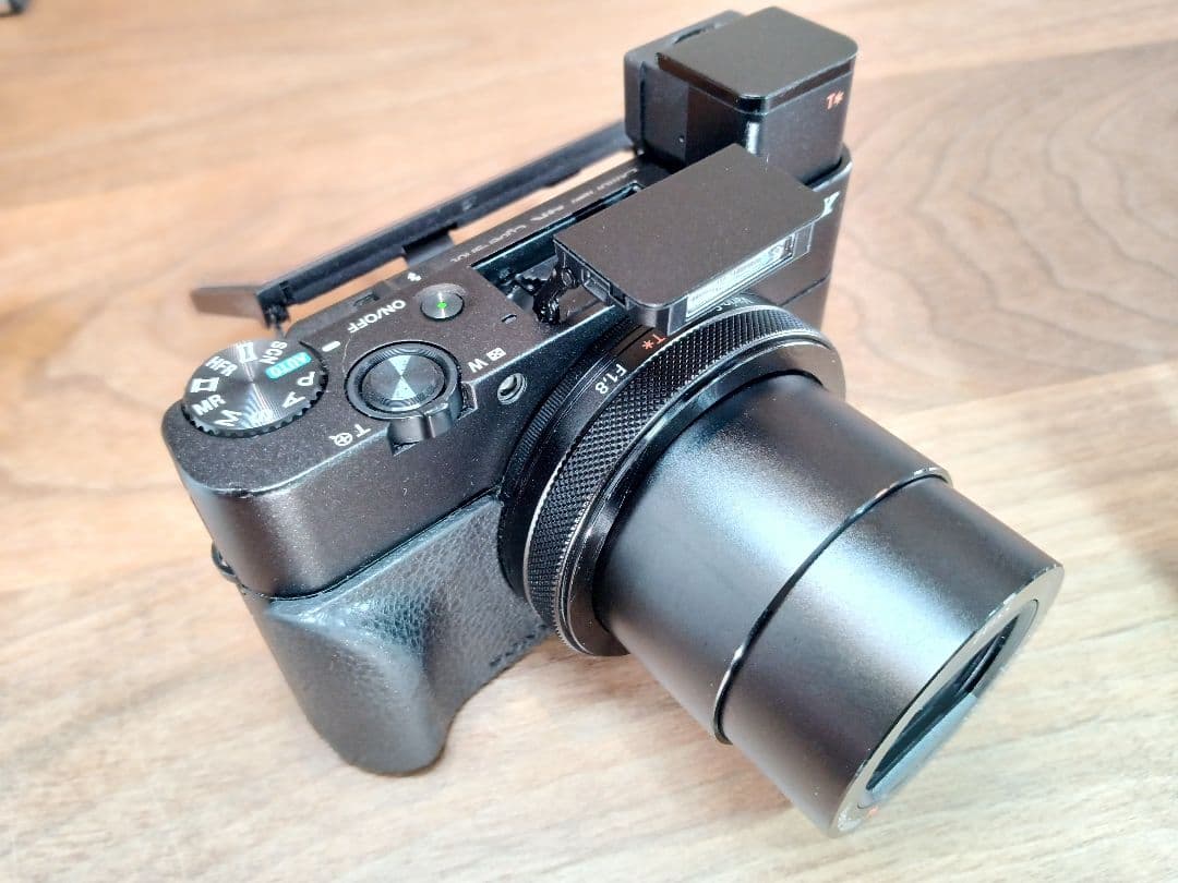 ぐ*ち様 【純正電池計2個+純正グリップ付】SONY DSC-RX100M5 取