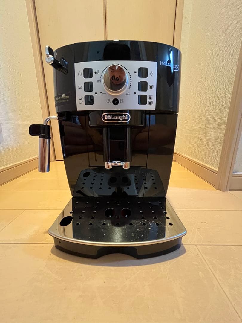 デロンギ　Sブラック コーヒーメーカー　ECAM22112B