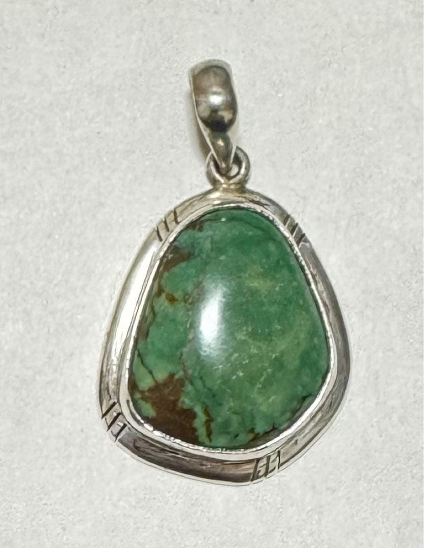 ナバホ族　ターコイズ シルバー925ネックレストップ インディアン