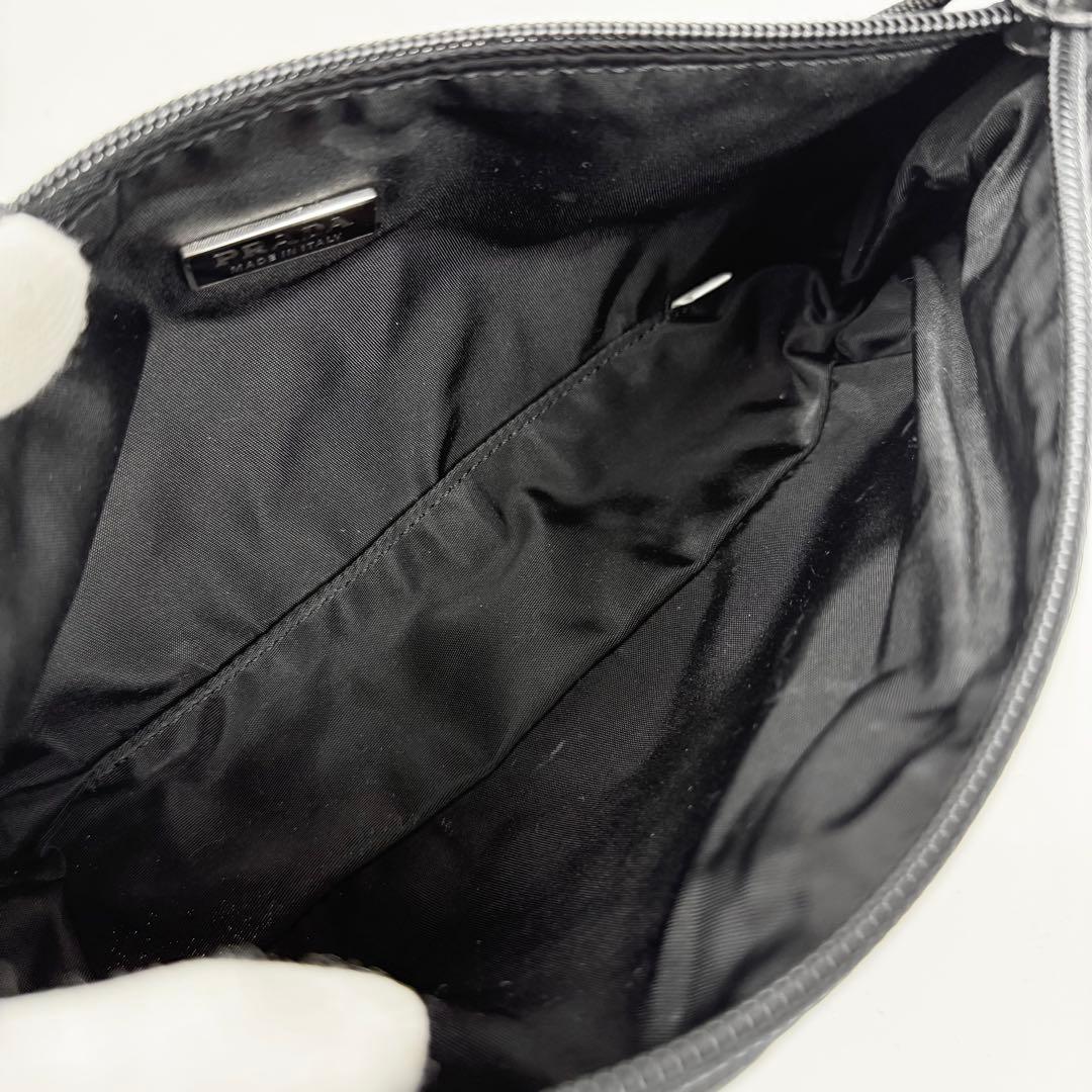 【美品】PRADA プラダ アクセサリーポーチ ハンドバッグ 肩掛け 黒 白タグ