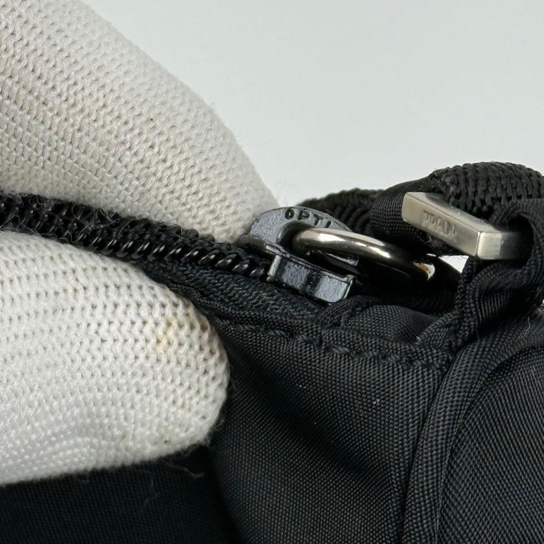 【美品】PRADA プラダ アクセサリーポーチ ハンドバッグ 肩掛け 黒 白タグ