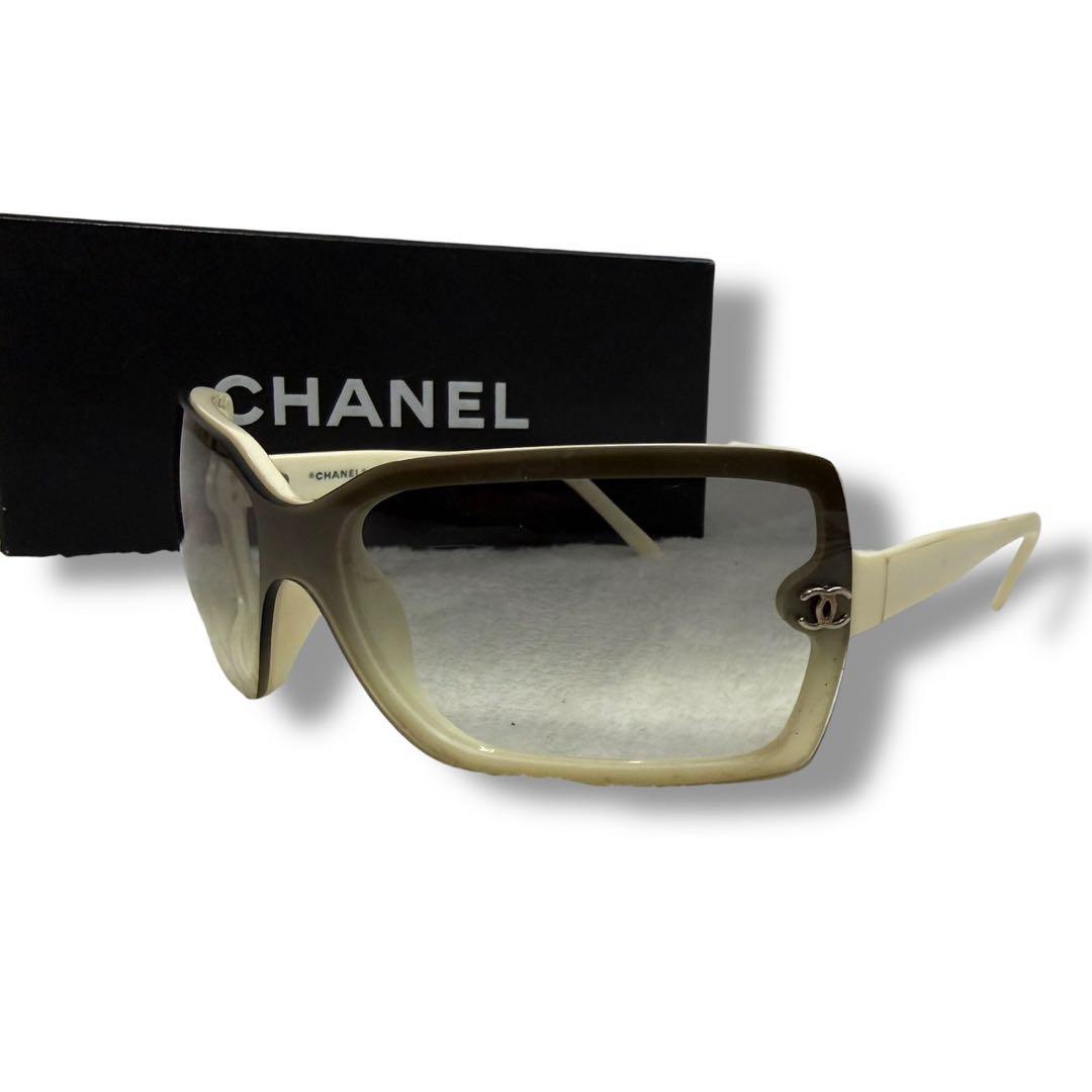 箱付き　シャネル　1762 ココマーク　サングラス　白　イタリア製