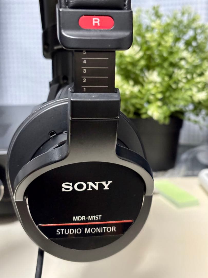 SONY スタジオモニターヘッドホン MDR-M1ST