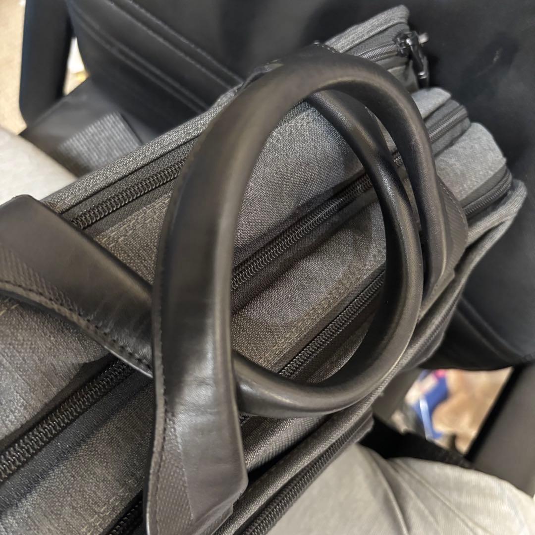 TUMI ALPHA2 ビジネスバッグ 拡張可能　グレー 26141AT2