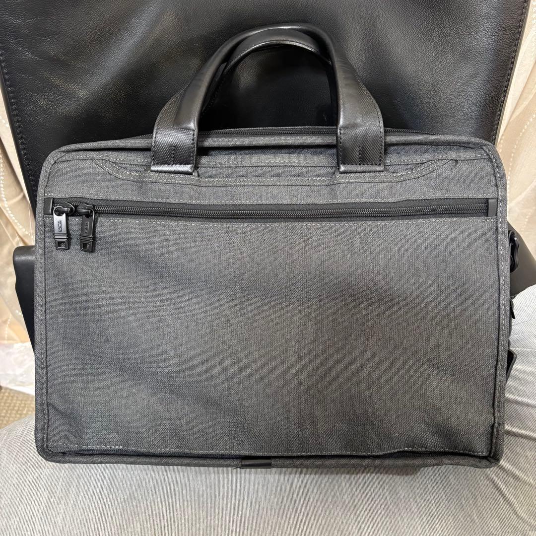 TUMI ALPHA2 ビジネスバッグ 拡張可能　グレー 26141AT2