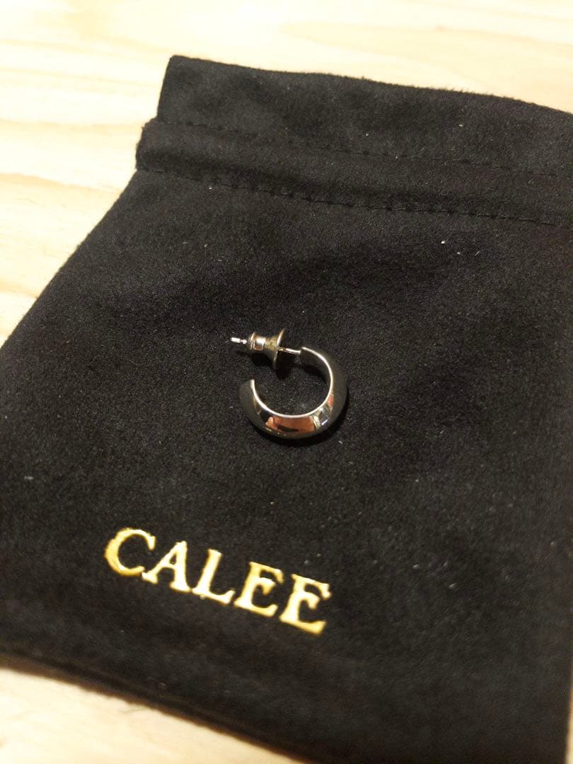 【新品】CALEE：キャリー ロール ピアス　REGULAR