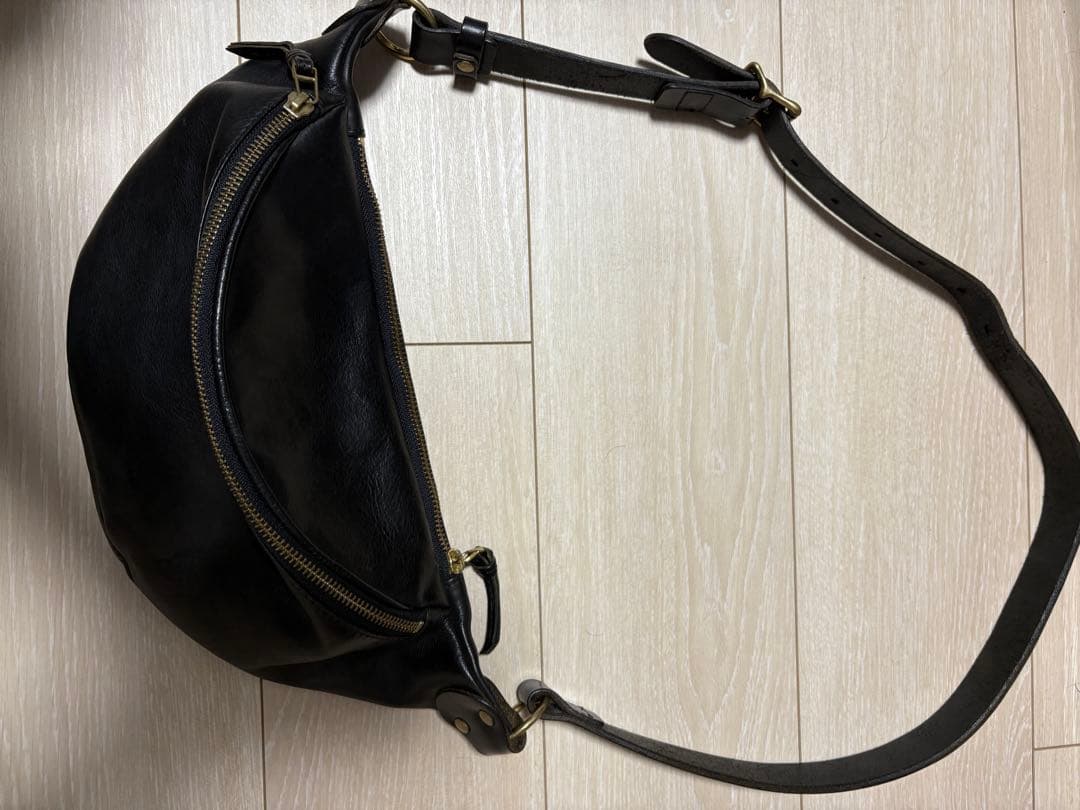 slow ボディバッグ　ブラック