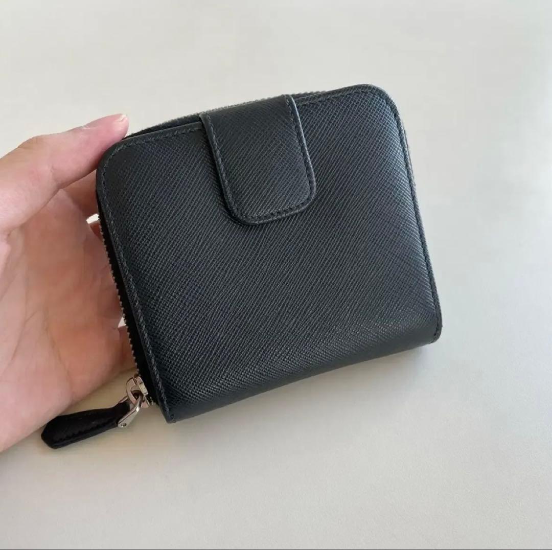 PRADA二つ折り財布