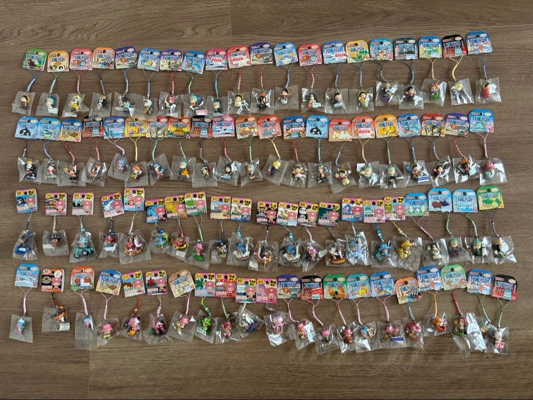 ワンピース　ご当地ストラップ　チョッパー、その他キャラ　83個セット