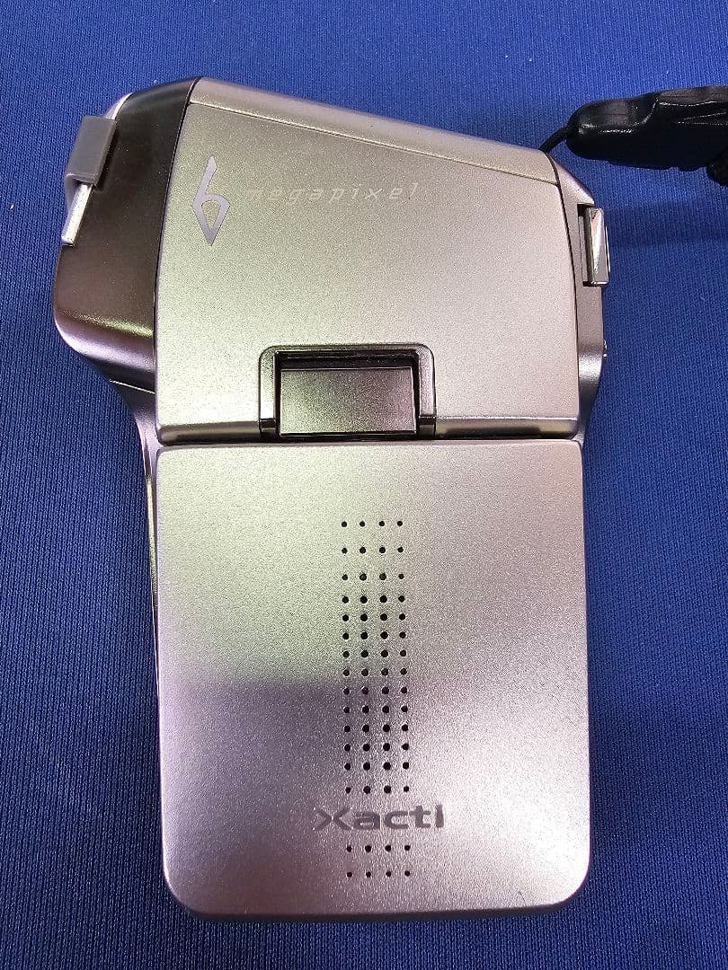 【美品】SANYO サンヨー Xacti DMX-C6型 ビンテージシルバー