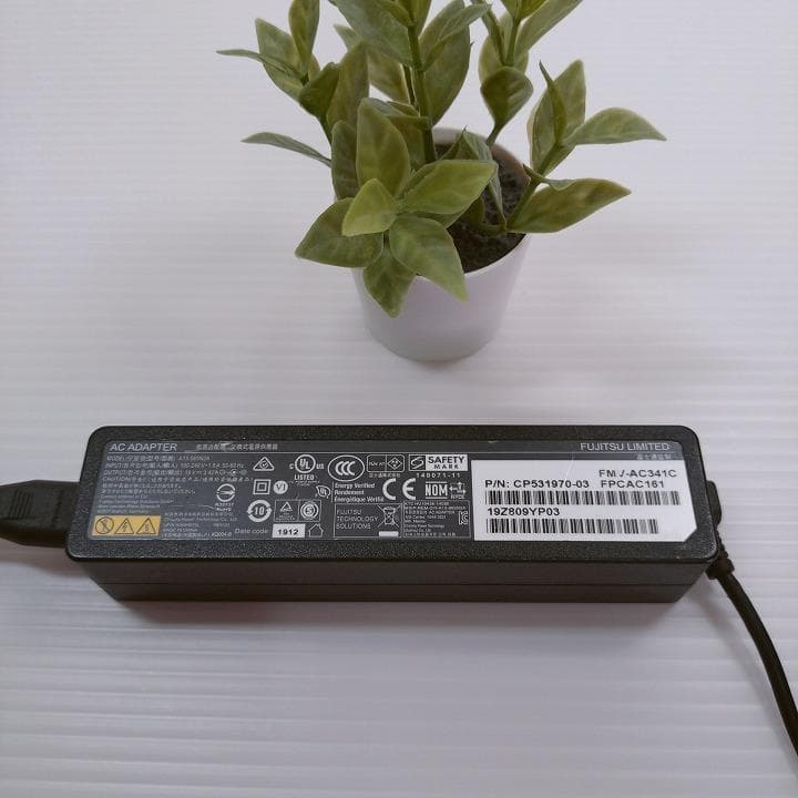 富士通 8世代i5【美品・軽量】ノートパソコン Windows11正規品