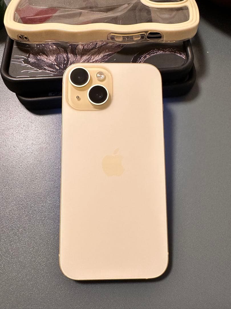 Apple iPhone 15 本体 3つのケース付き