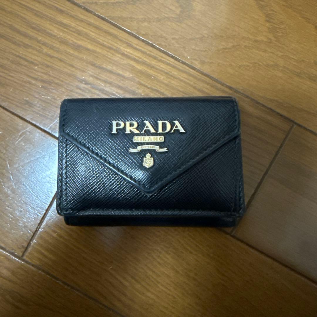PRADA ブラック 三つ折り財布