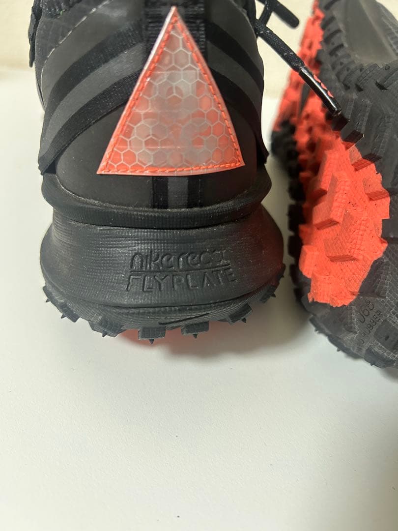 【極美品】ナイキ ACG マウンテン フライ LOW スニーカー ブラック