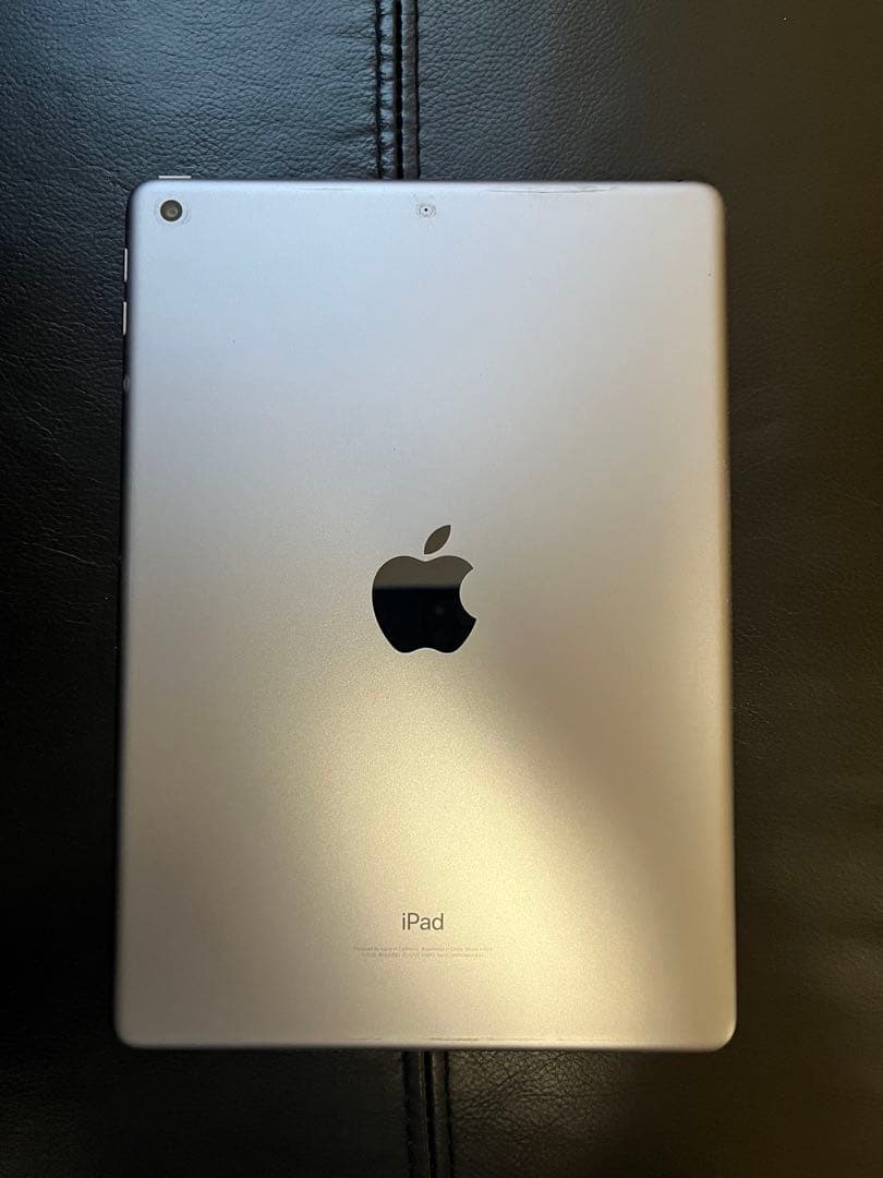 トモカズ　美品！Apple iPad【第6世代 32GB Wifiモデル】