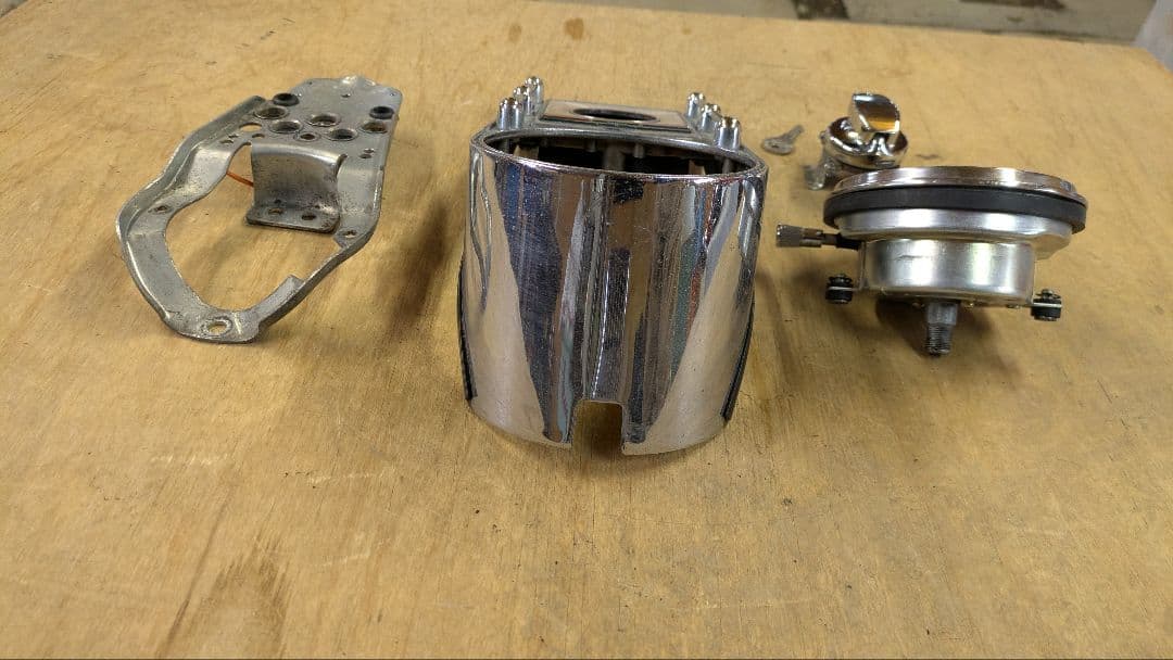 ☆ショベルヘッドパーツT　メーター＆メーターダッシュ（鍵付き）☆