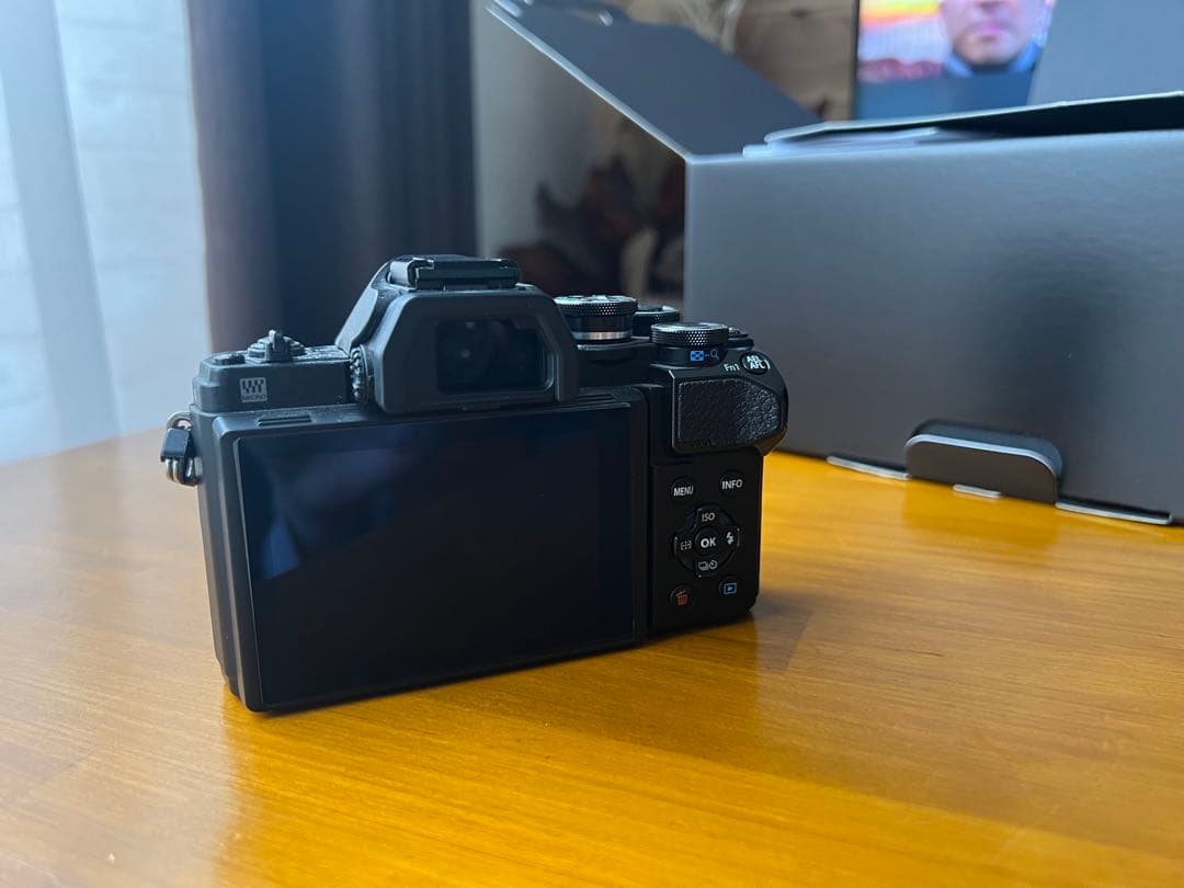 【期間限定価格】OM-D E-M10 Mark III ダブルズームキット