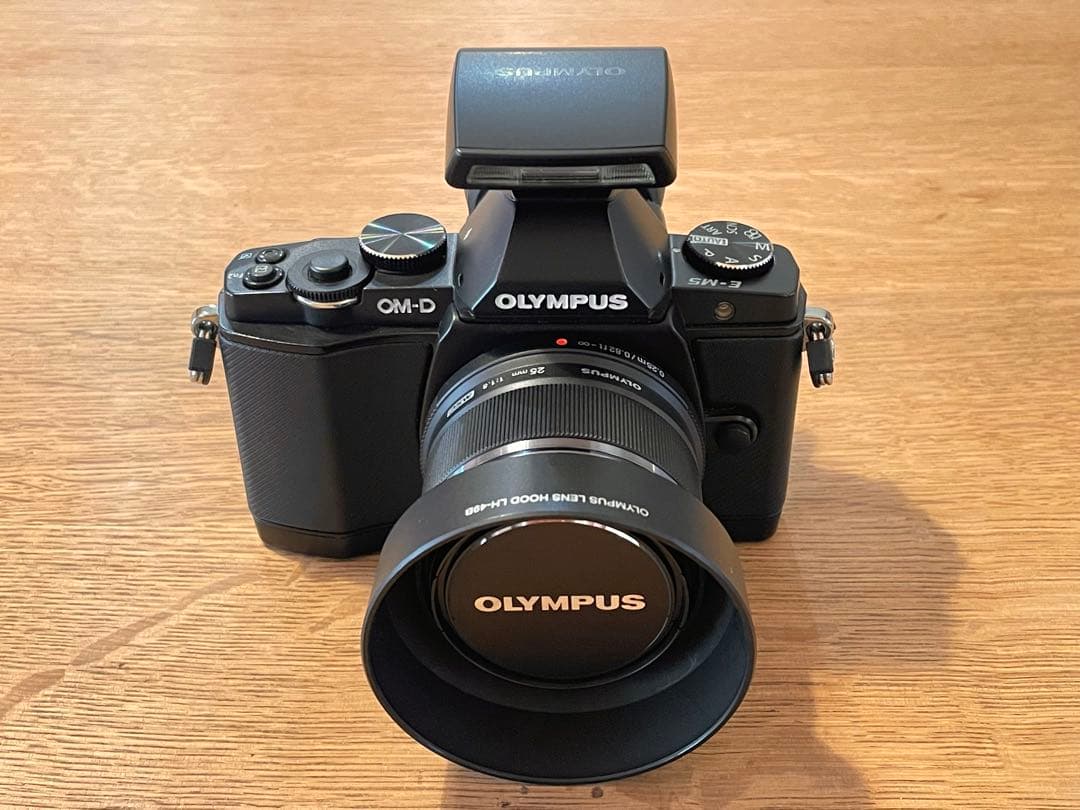 OLYMPUS OM-D E-M5と25mm f1.8レンズセット 美品