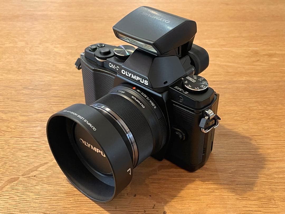 OLYMPUS OM-D E-M5と25mm f1.8レンズセット 美品