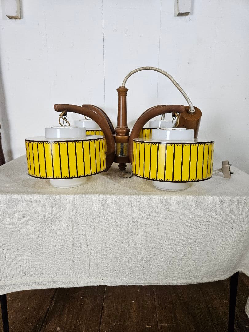 ジャパンヴィンテージ 昭和レトロなペンダントライト 4灯 シャンデリア ポップ