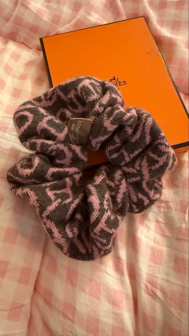 HERMEエルメス Claudiaシュシュナウサ柄 カシミヤ シルク シュシュ