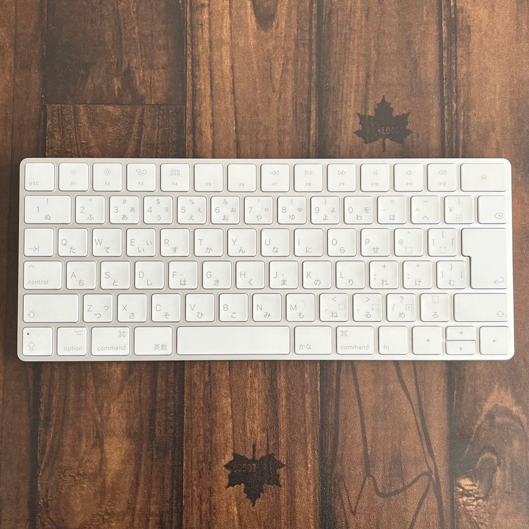 Apple iMac 21.5インチ　本体、純正キーボード、マウス付き