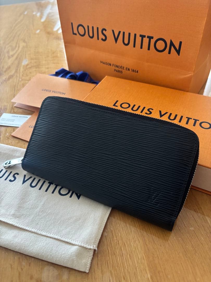 ジッピーウォレットエピ 長財布M61857