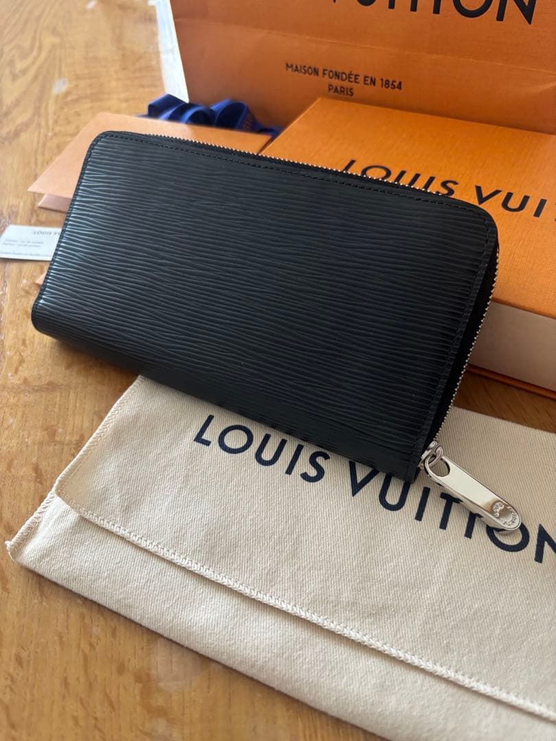 ジッピーウォレットエピ 長財布M61857