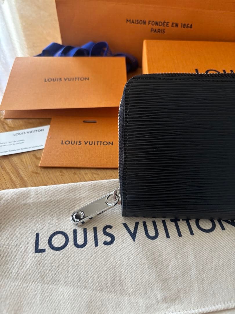 ジッピーウォレットエピ 長財布M61857