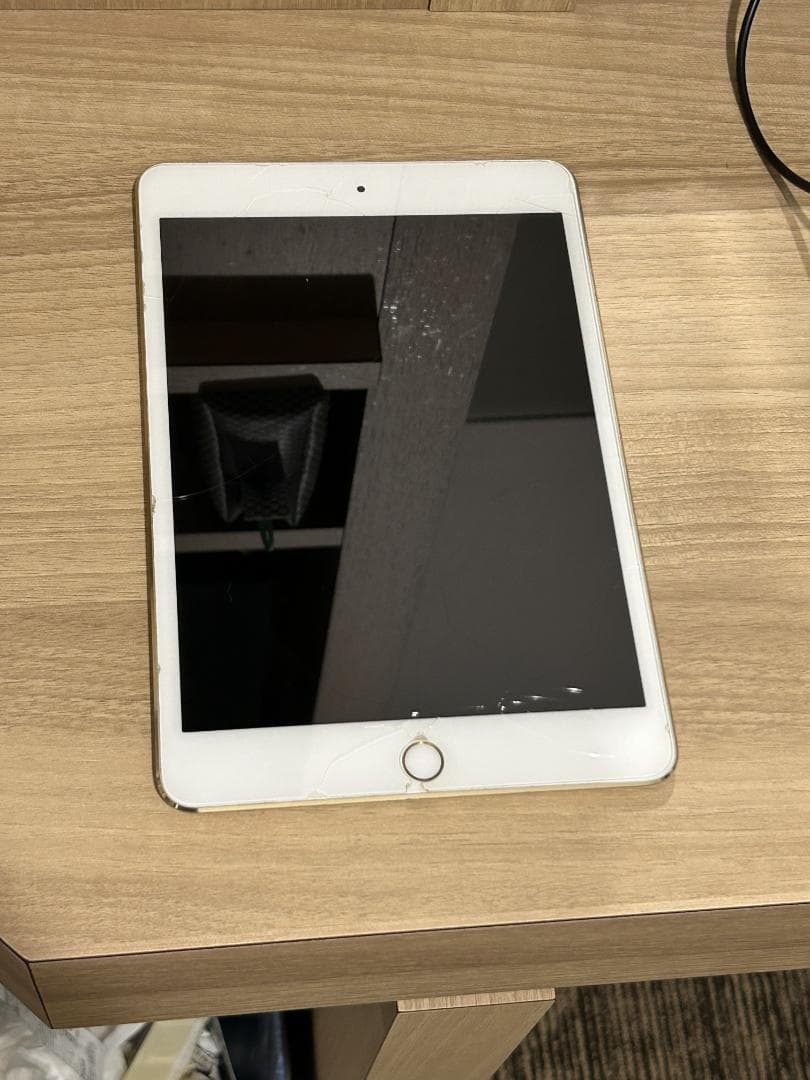 Apple iPad nini4 32G ゴールド　セルラーモデル　本体のみ