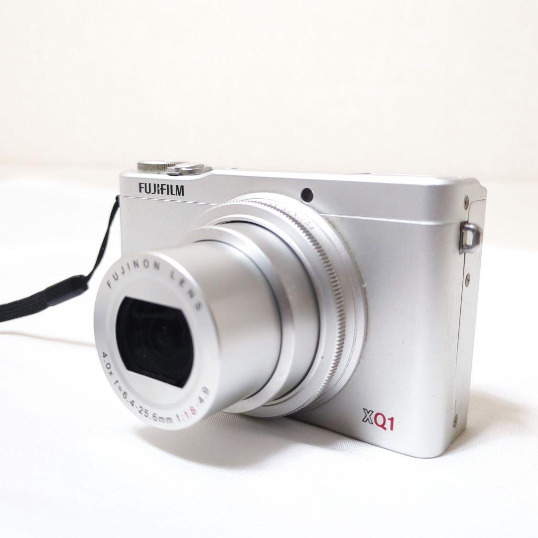 FUJIFILM XQ1 シルバー コンパクトデジタルカメラ