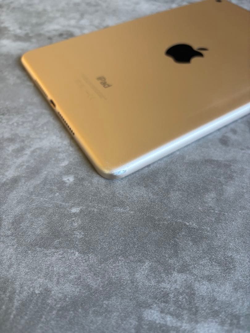 iPad mini4 第4世代 64GB WIFIモデル　ゴールド　充電器付き