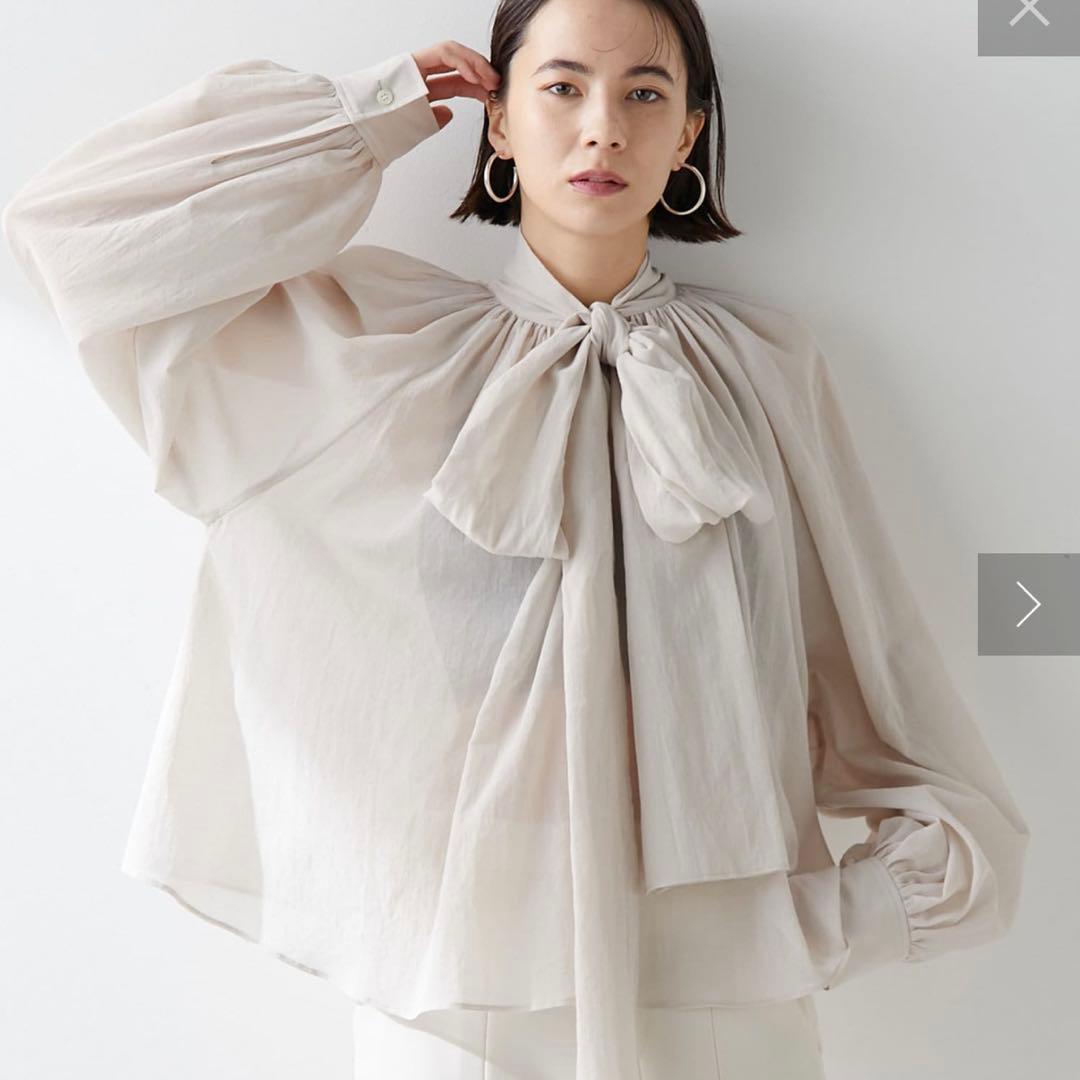 タグ付き　2024 人気　ウィムガゼット　ローンボウタイブラウス　グレージュ