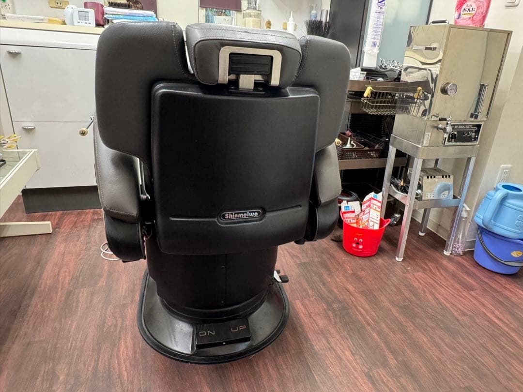 理容機器　中古　新明和理容椅子