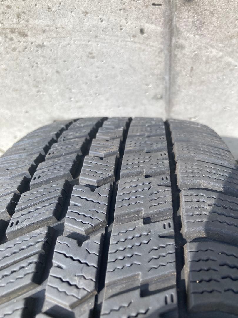 スタッドレスタイヤ　GOOD YEAR 205／60R16 92Q 16インチ