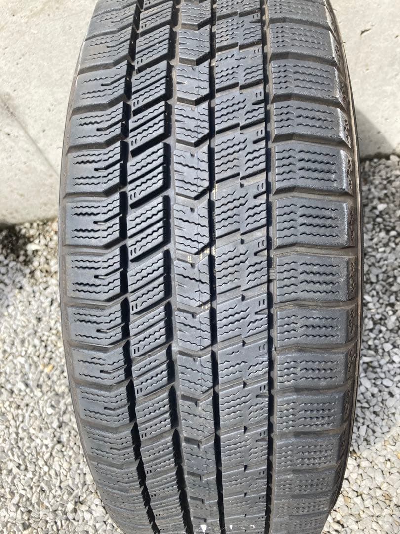スタッドレスタイヤ　GOOD YEAR 205／60R16 92Q 16インチ