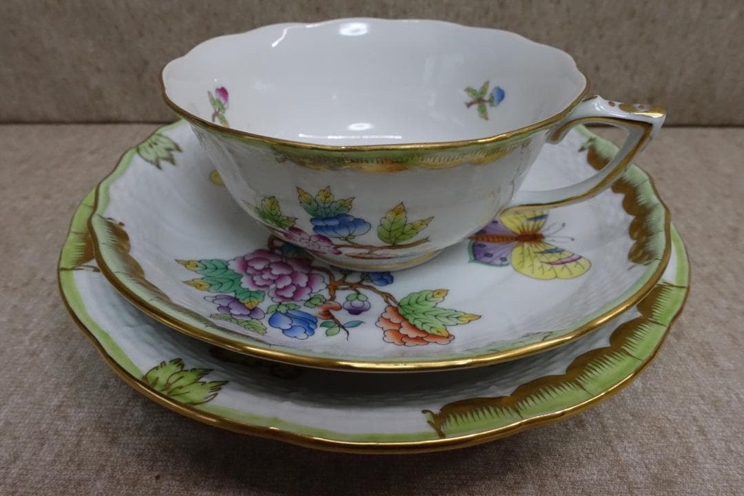 訳あり！ヘレンドヴィクトリア ティーカップ、ソーサー２枚