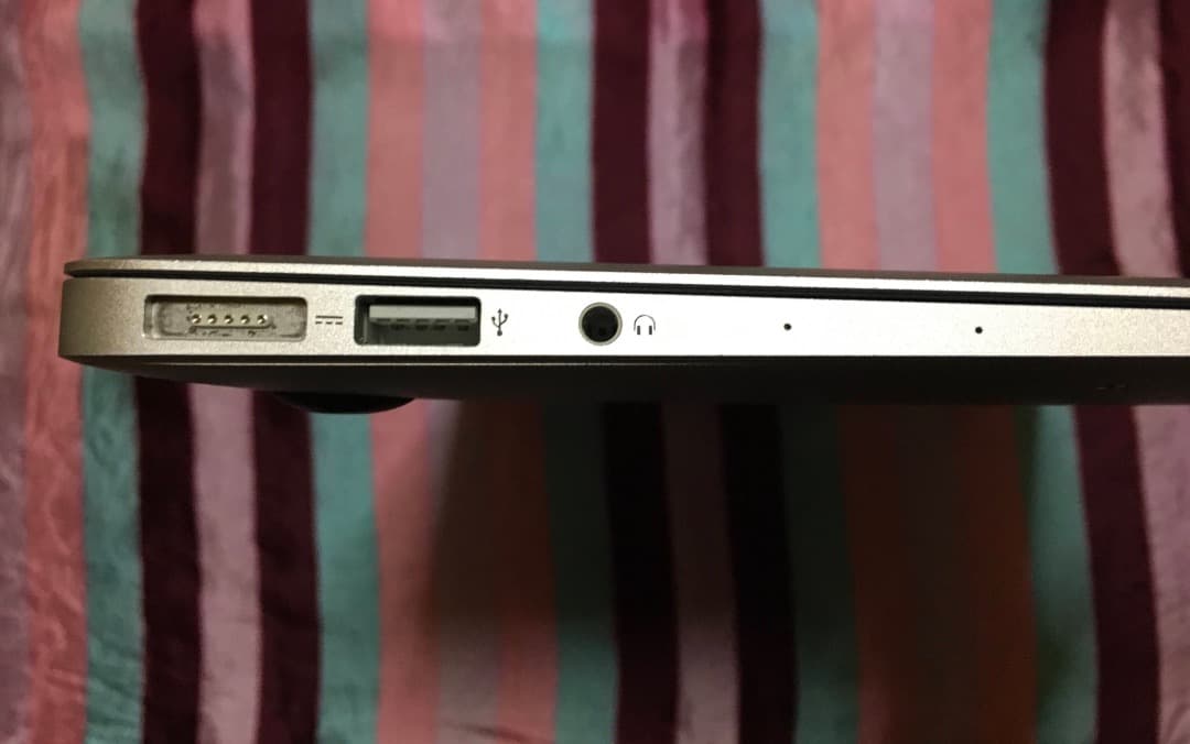 MacBook本体 Apple MacBook Air 2014 i5 4GB 121GB