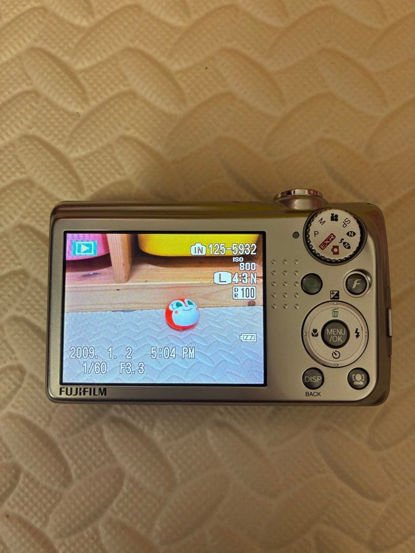 美品　fujifilm f70exr デジタルカメラ