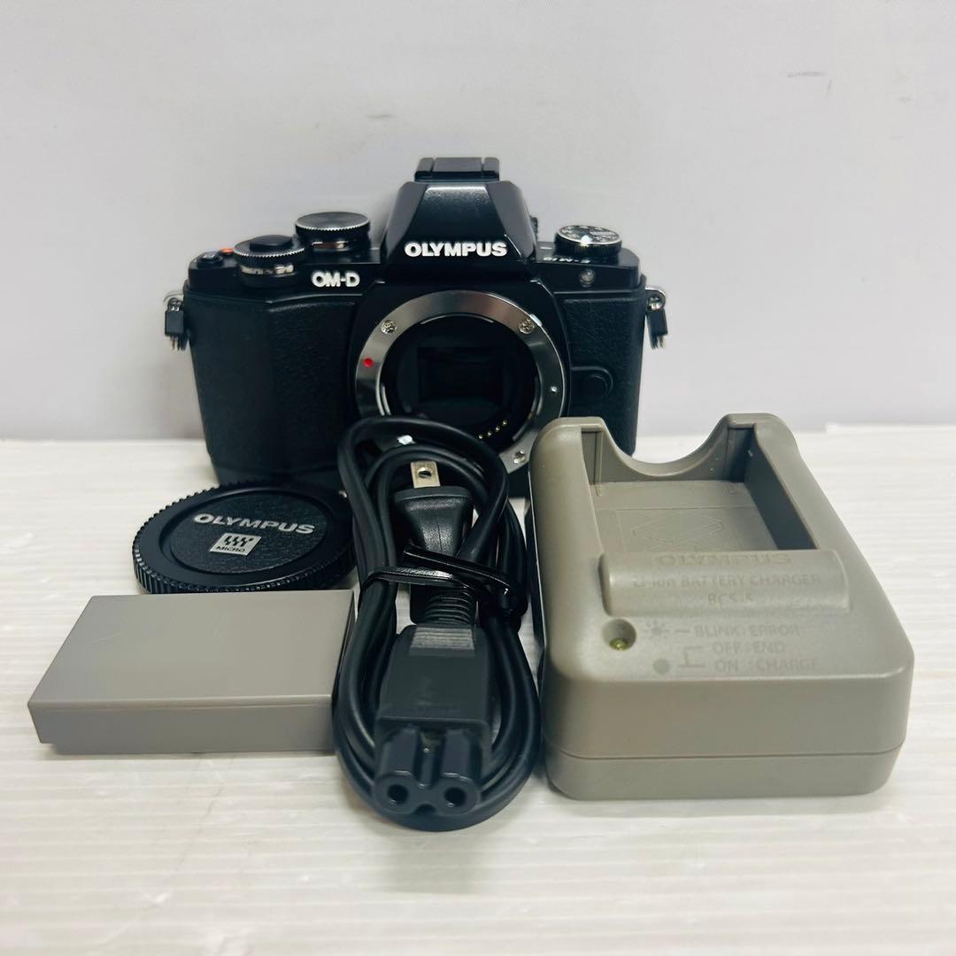 ★美品★ OLYMPUS OM-D E-M10 ミラーレス一眼 本体　182