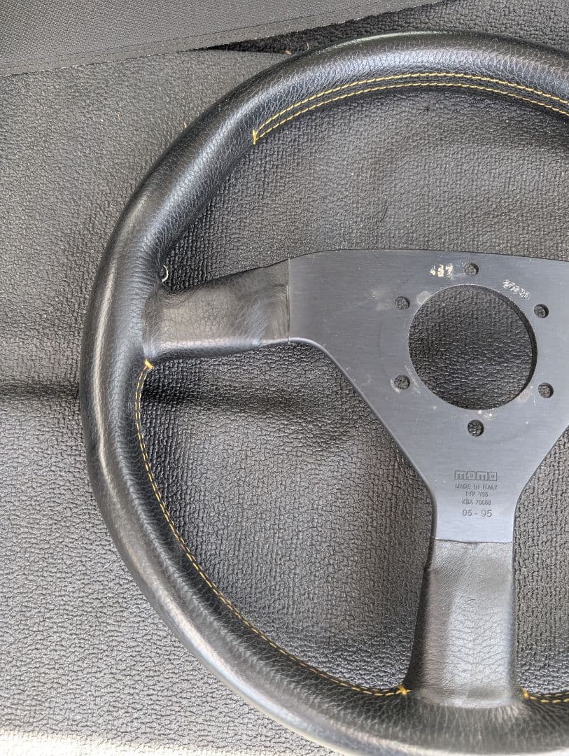 momo 34パイ ３スポークステアリング