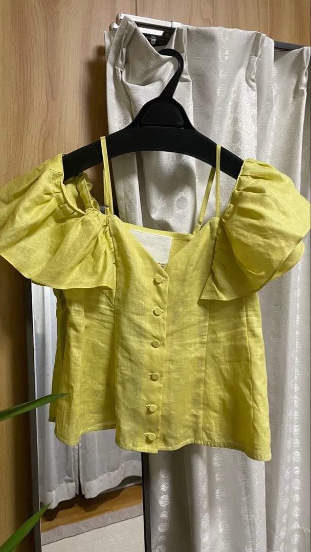 MYLAN イエロー フリルキャミソール