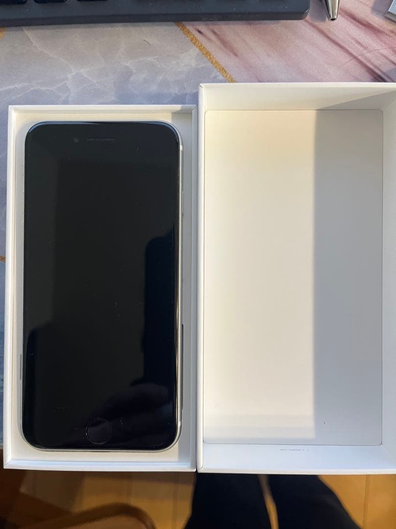 iPhone SE (第2世代) ホワイト　本体 アイフェイスケース　箱付き