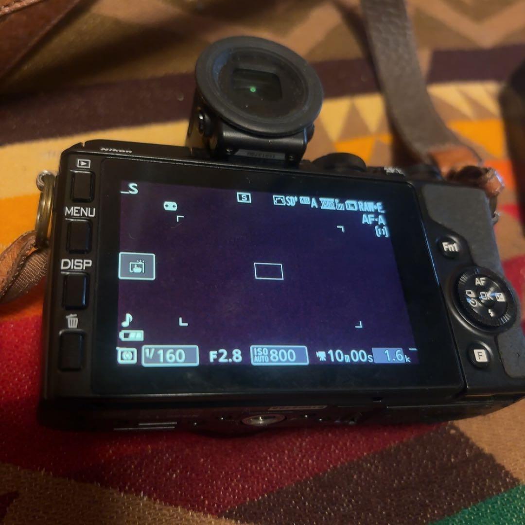 Nikon v3 デジタルカメラ　USED 美品　レンズ付き❤︎