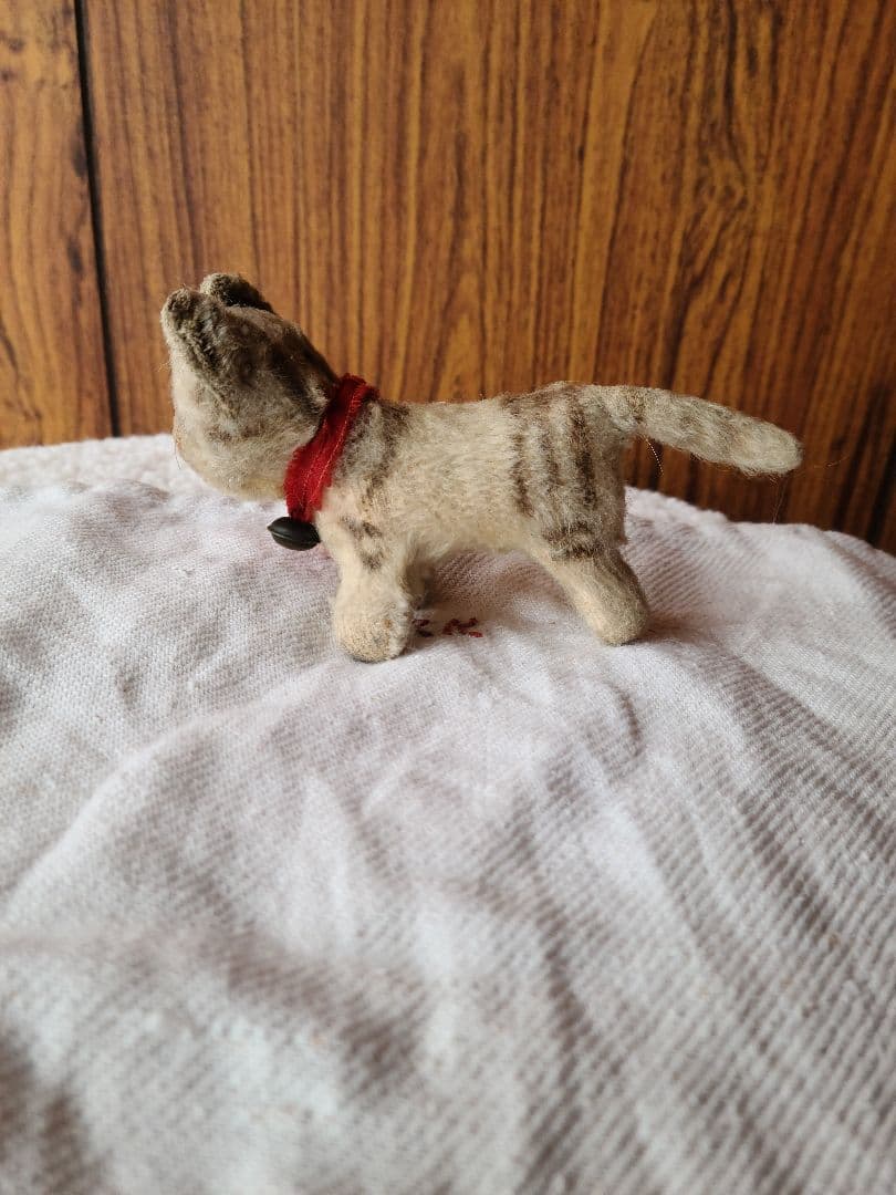 アンティークシュタイフ　小さな猫のぬいぐるみ