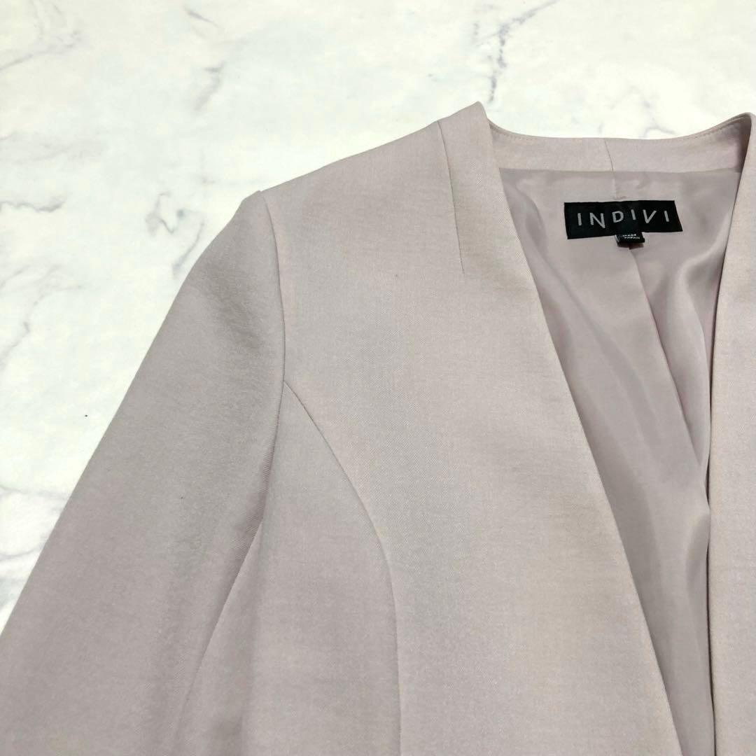美品　インディヴィINDIVI ノーカラーパンツスーツ　ベージュ系　サイズ36