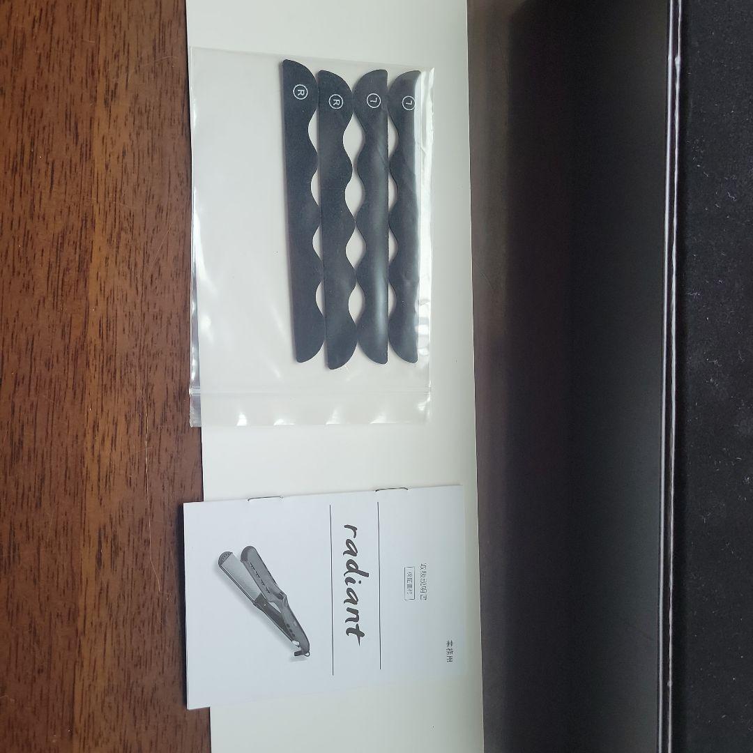 radiant ストレートヘアアイロン レッド（新品）