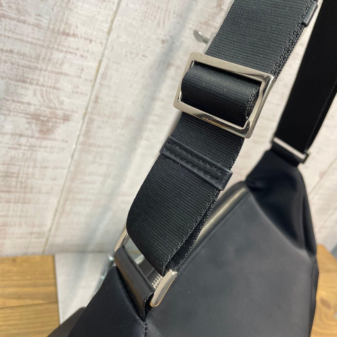 GIVENCHY ロゴ入りナイロン　パンドラベルドバッグ