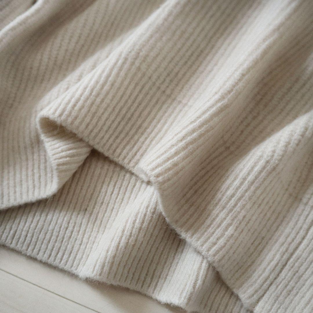 新品淡雪エクリュホワイトアーバンリサーチドロップショルダータートルネックニット