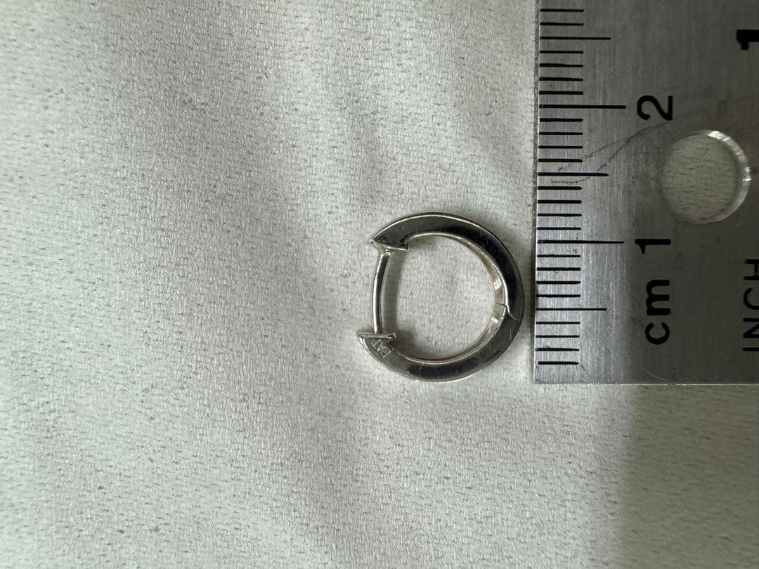 1.3g K18 WG ピアス　ダイヤ0.07 貴金属　アクセサリー